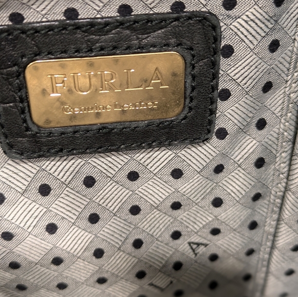 Furla Guggenheim Shoulder Bag in Black Leather Embossed as Crocodile - Picture 5 of 12